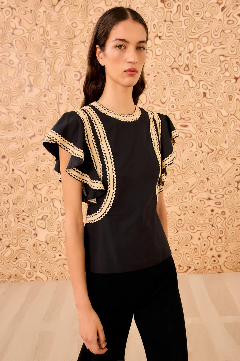 Anora Flutter Sleeve Top

          Noir | Ulla Johnson