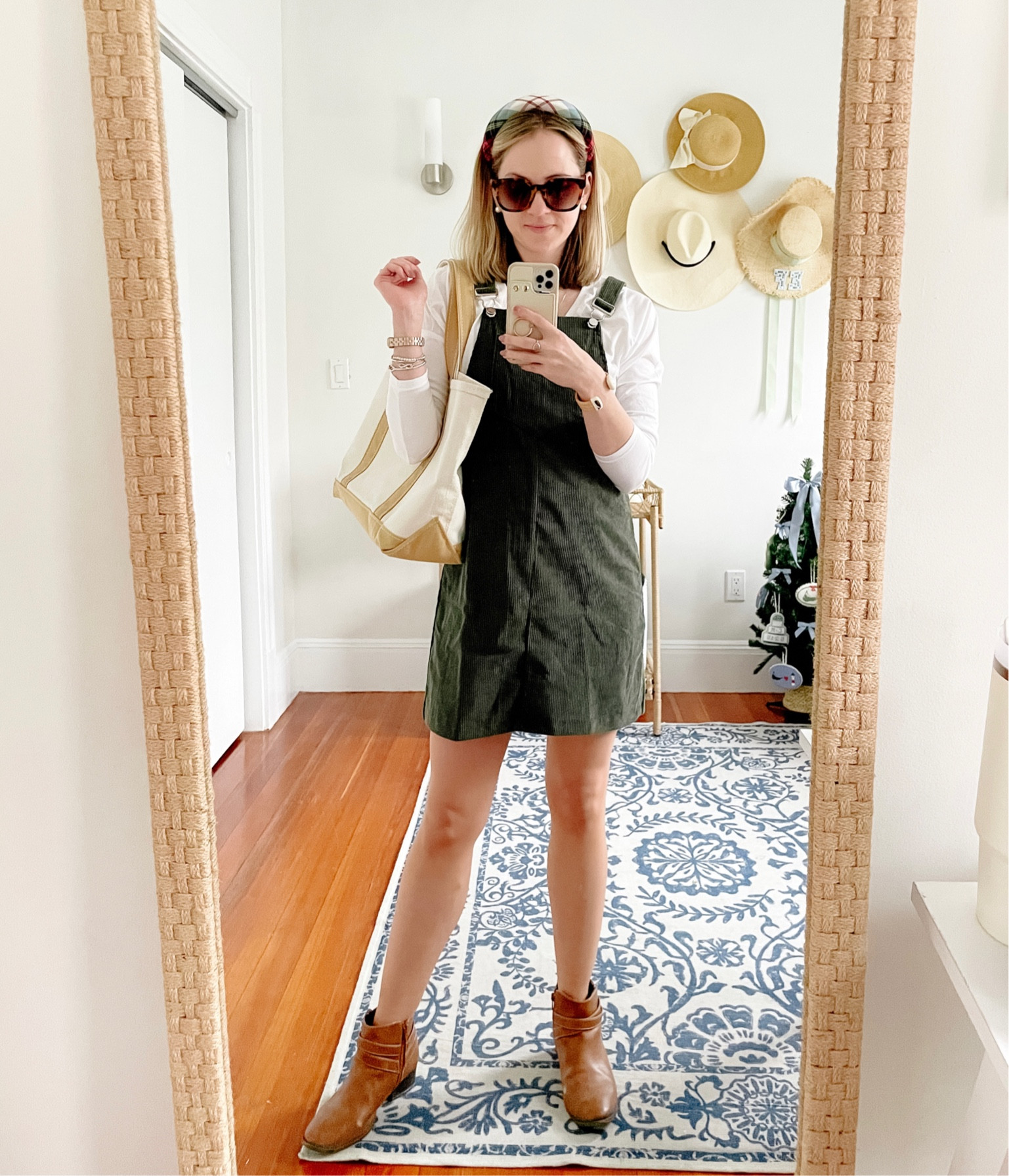 green corduroy overalls dress // brown booties // casual holiday party look 

#LTKSeasonal #LTKHoliday