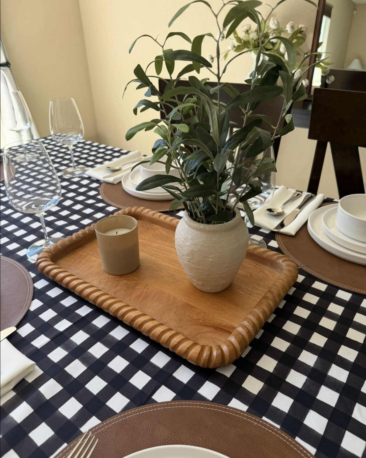 🤎 $30 wood tray — shocked this is still available online 🙌

this one keeps selling out and I can’t believe it’s still in stock

love the braided edge detail — such a good high-end look for less
perfect for coffee tables, kitchen counters, or styling anywhere like I did on the dining table 🤎

⚠️ would grab this before it’s gone again

#LTKdayinmylife #LTKHome