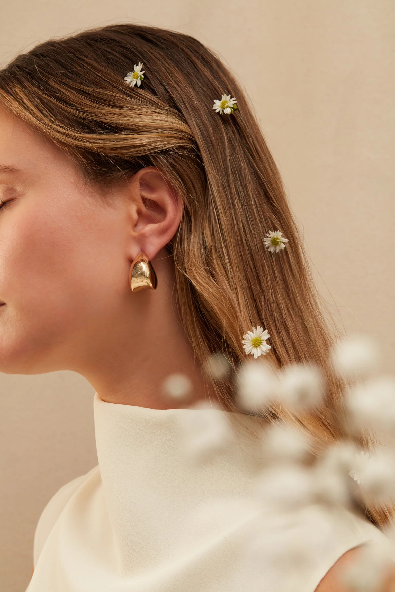 Gold Nouveaux Puff Earrings | Tuckernuck (US)