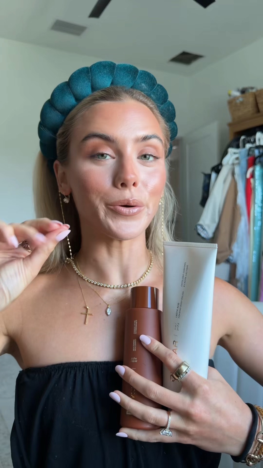 @CYKLAR Get a flawless, natural-looking self tan in just two skincare steps: 

— Step 1: Lactic Acid Foaming Body Polish: Cleanse and exfoliate in one step. Formulated with both chemical and physical exfoliants, along with glycerin to moisturize and soften skin, this two-in-one formula foams into a dreamy lather—revealing smoother, brighter, more rejuvenated skin.

—Step 2: Self-Tanning Milky Essence: Smooth over clean, exfoliated skin to build a streak-free, bronzed tan. (Wash hands thoroughly after use.) Ceramides, allantoin, and squalane boost hydration and seal in moisture while your tan develops. 

Available in light/medium (for light to medium skin tones) and medium/dark (for medium to deep skin tones, or if you want deeper tan)

#LTKgrwm #LTKselfcare #LTKBeauty