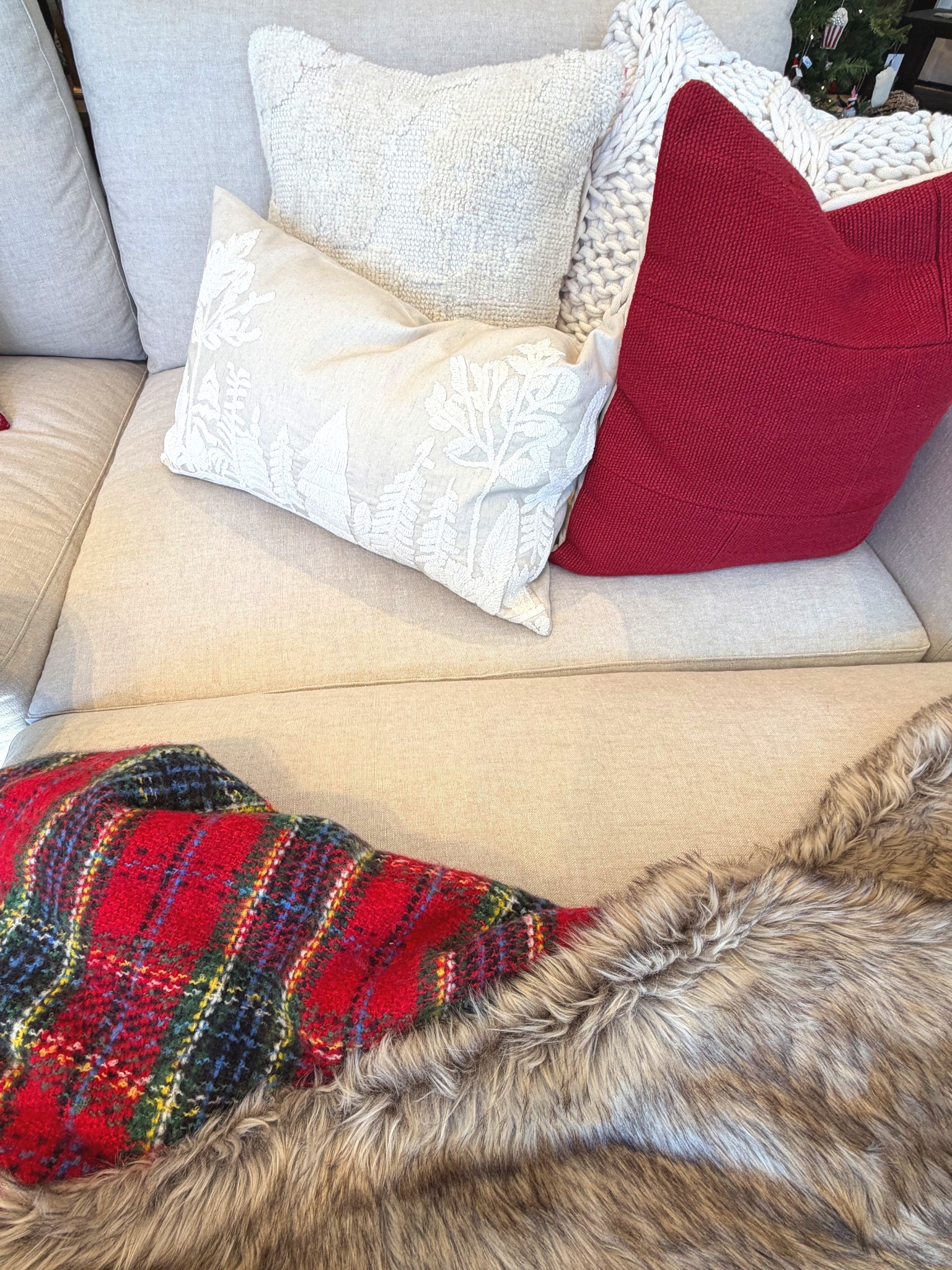 Home furnishings on sale!

Sectional sofa, pillows, throw blankets, family room, couch, bedroom, living room, for the home, gift ideas, gifts for the home body.

#LTKSaleAlert #LTKHoliday #LTKHome