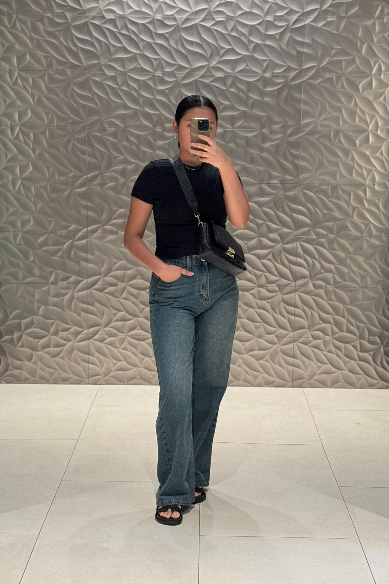 Casual outfit for running errands ✨
Top medium
Pants medium 
Shoes 39 (should size down) 


#LTKfindsunder100 #LTKmidsize #LTKtravel