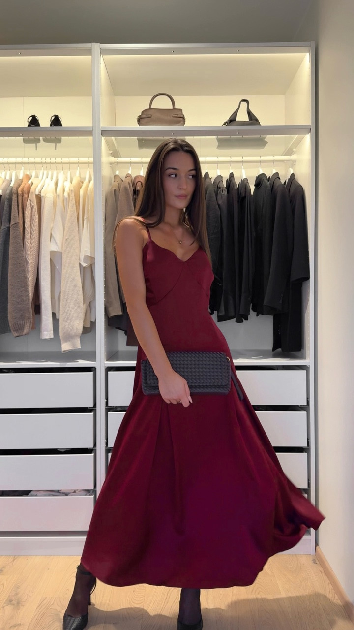 Perfect holiday red dresses ❤️

Comment DRESS and I’ll DM you the dress links ✨

These dresses are the moment — perfect for Christmas Day, Christmas Eve dinner, a festive brunch, a cozy date night, family holiday photos, cocktails with the girls… basically every holiday occasion you can think of 🎄💃

wearing @rihoas_official 

red dress christmas party occasion wear holiday dress elegant style evening dress feminine style outfit inspiration romantic dress holiday outfit fashion reels festive wear christmas dress party dress winter fashion