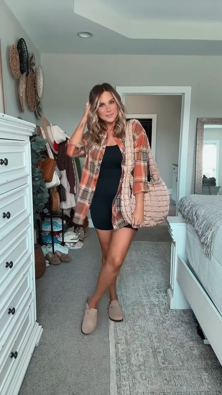 As a SAHM, I’m all about easy, comfortable style! This black ribbed romper is perfect for on-the-go days, and it’s fall-ready with a flannel and my favorite clogs.
I am 5’6 147lbs wearing a small in the romper (very stretchy) size medium flannel, shoes fit true to size. Size M bra (34C).


#LTKSeasonal #LTKStyleTip