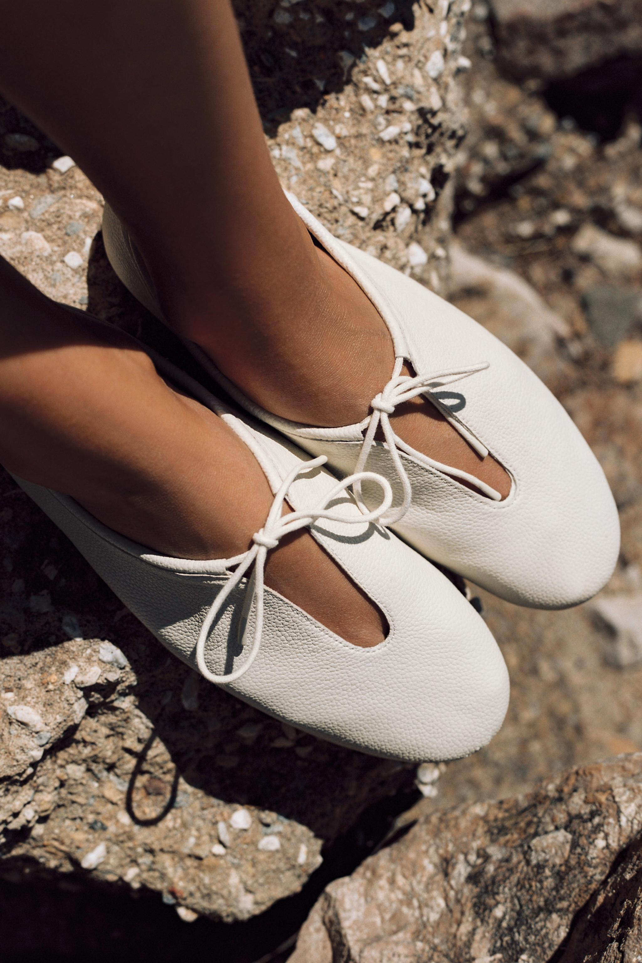 LEATHER BALLET FLATS | Zara UK