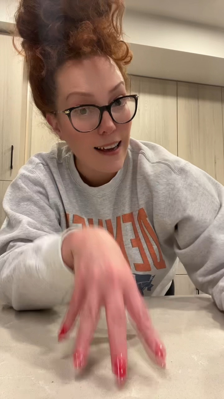 Make your laundry, smell, baby fresh! 
Laundry tips, laundry room, laundry essentials, essential oil