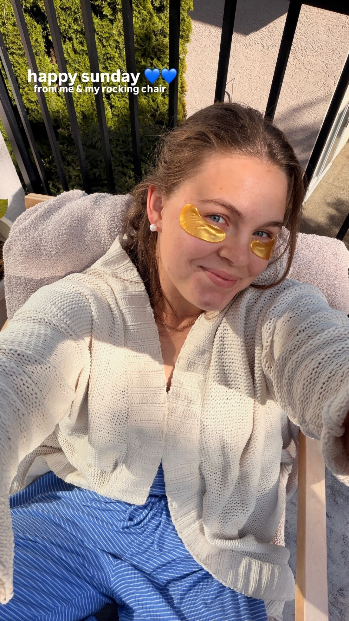 happy sunday 💙💙 from me & my rocking chair
