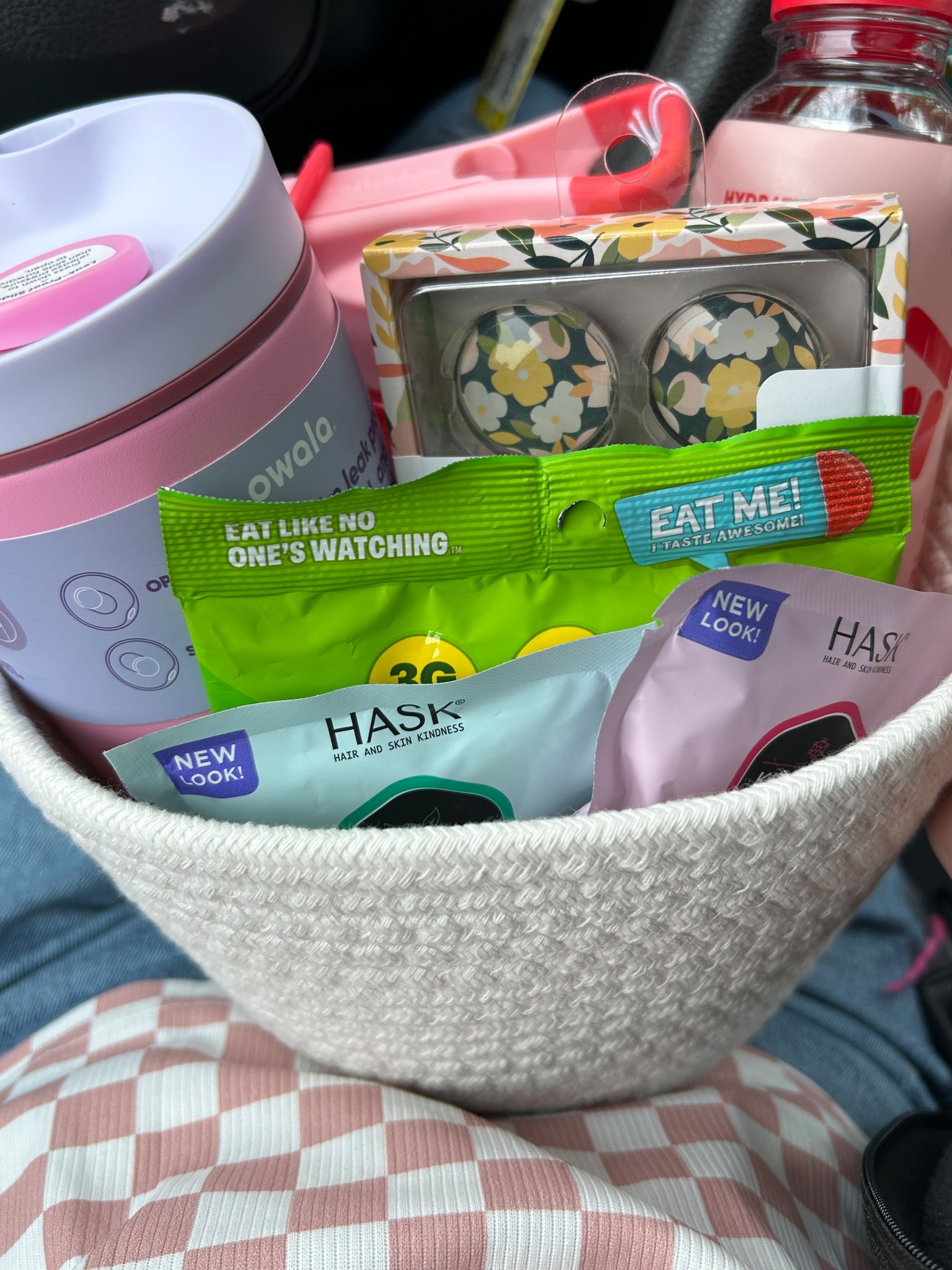 Teachers are not appreciated enough!! Making these little care baskets was so much fun 💕🤍 Happy teacher appreciation week!!