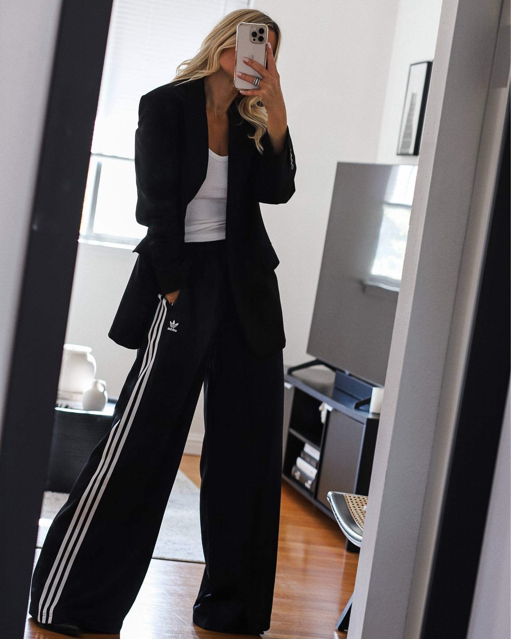 the formula’s simple. iykyk

#minimalchic #fallstyle  #minimalstyle #90sstyle 

#LTKStyleTip

#LTKootd #LTKdayinmylife #LTKSeasonal