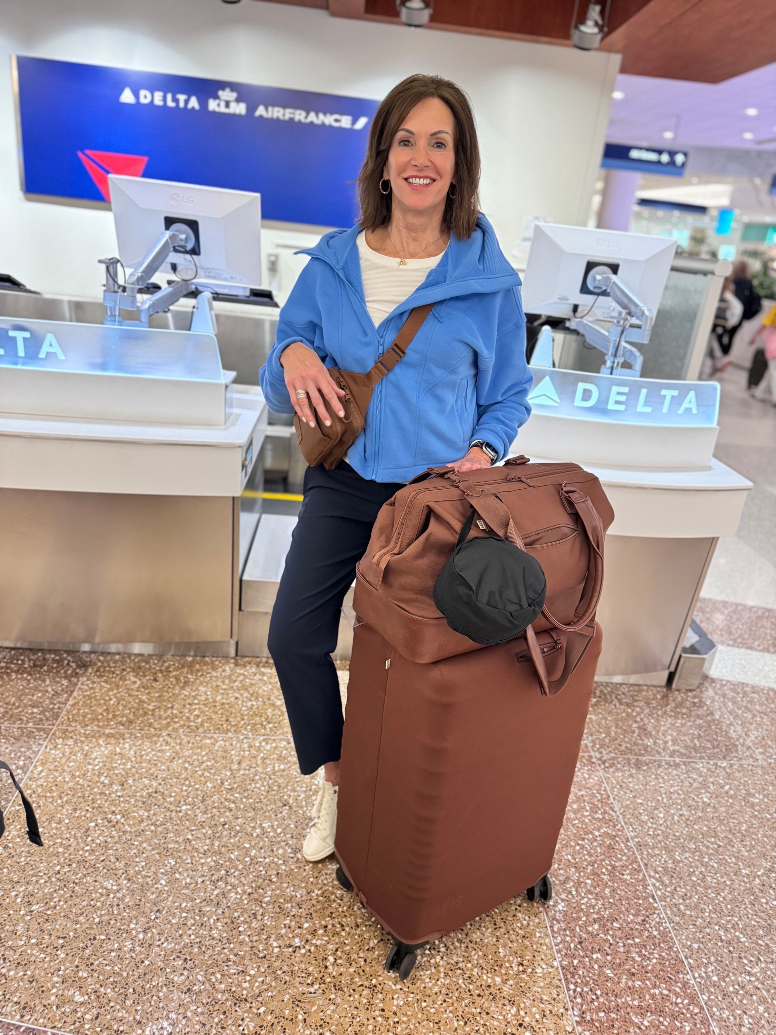 Travel style 

Tee & pants 30% off for a limited time 
Tee - large 
Pants - 6 regular 

Jacket - large 
Code : ANNIEKXSPANX 

#LTKTravel #LTKTall #LTKMidsize