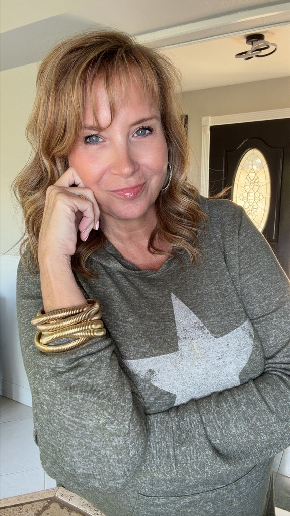 Chunky gold bangles with no clasp... because we're not doing all that anymore

#LTKWorkwear #LTKOver40 #LTKgrwm