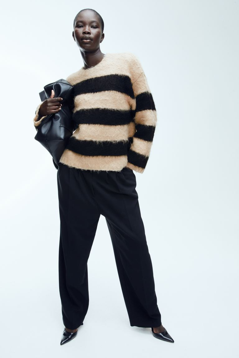 Oversized jumper - Beige/Striped - Ladies | H&M GB | H&M (UK, MY, IN, SG, PH, TW, HK)