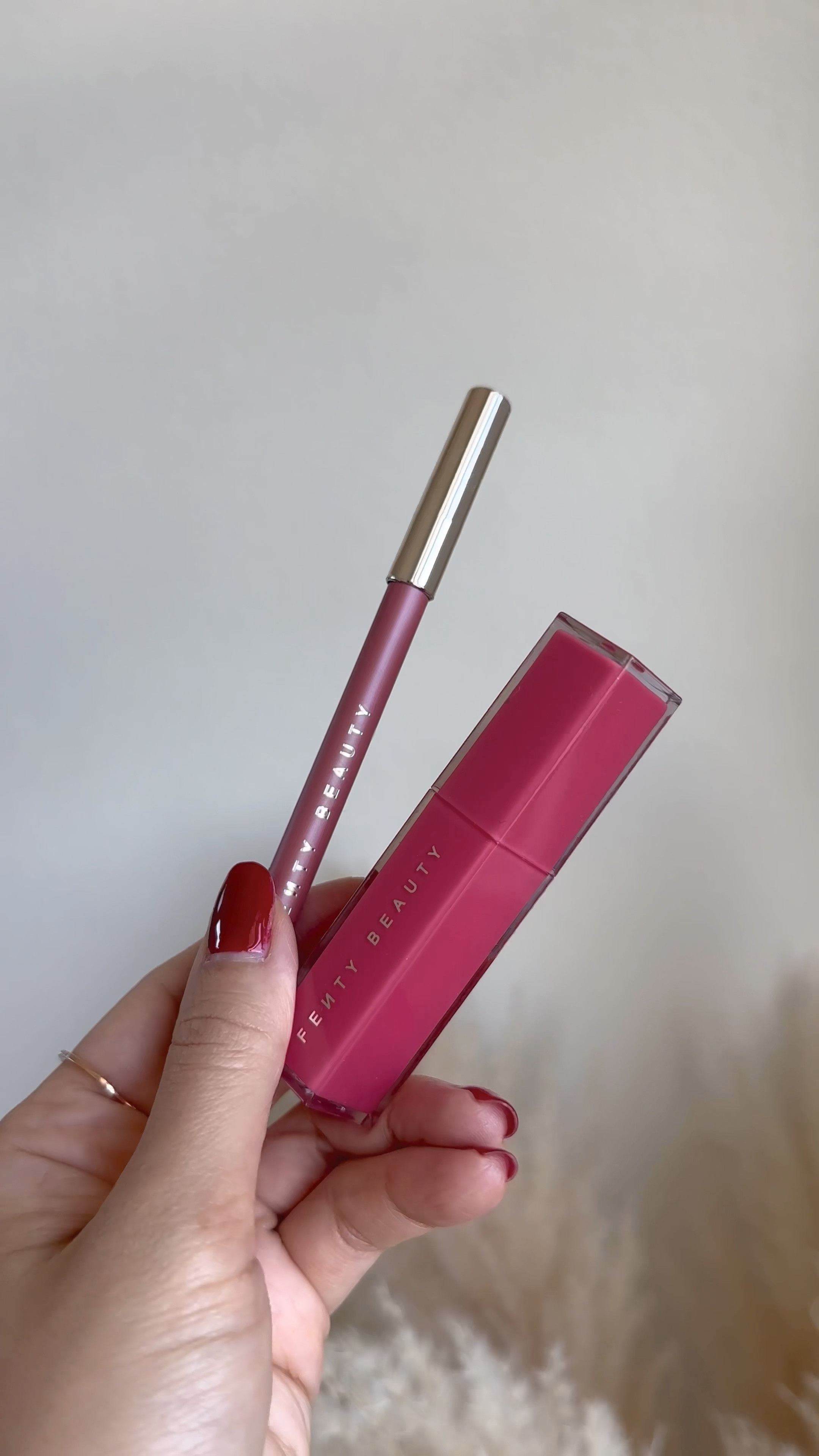 Lipstick makes me happy @fentybeauty Gloss Bomb Stix High-Shine (High'Biscus - pink rose) & Trace'd Out Longwear (RIRI - rose mauve)


#LTKBeauty