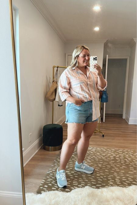 The mom short in curve love 
Went up a size wearing a size 14 
Abercrombie is on sale 


#LTKSeasonal #LTKStyleTip #LTKMidsize