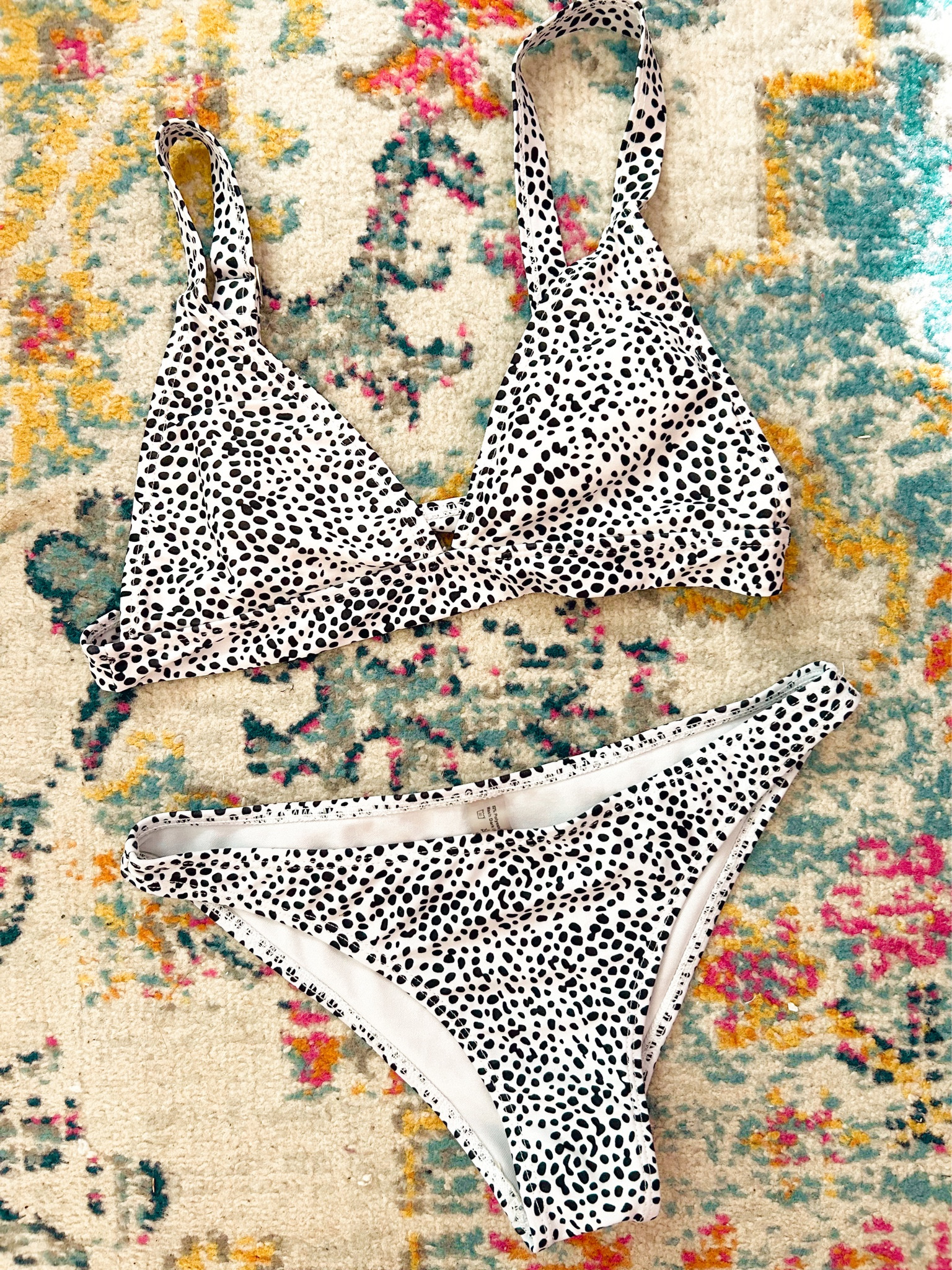 supa cute black and white bikini!

#LTKfindsunder50 #LTKswim #LTKSeasonal