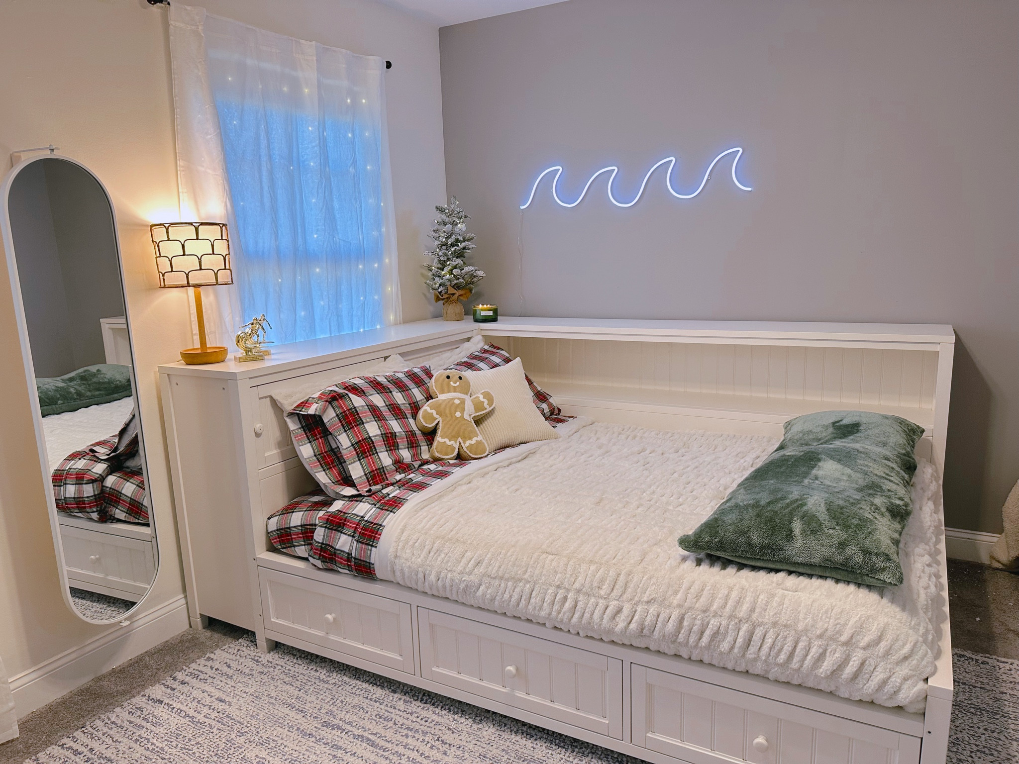 Holiday Room Refresh 🎄🎅🏼✨ 

#LTKHoliday #LTKfamily #LTKSeasonal
