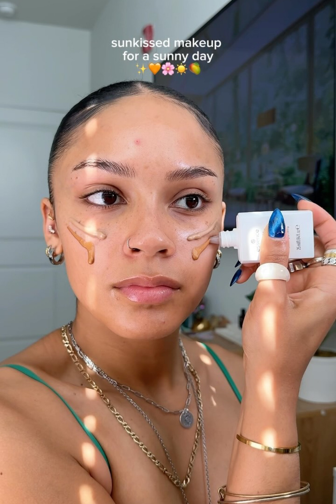 Sunkissed on a sunny day! Yeah thank you🤍☀️ (every product will be linked in my LTK) 
#glowymakeup #dewyskin #springmakeuplook #naturalglowingskin #naturalglam #makeup