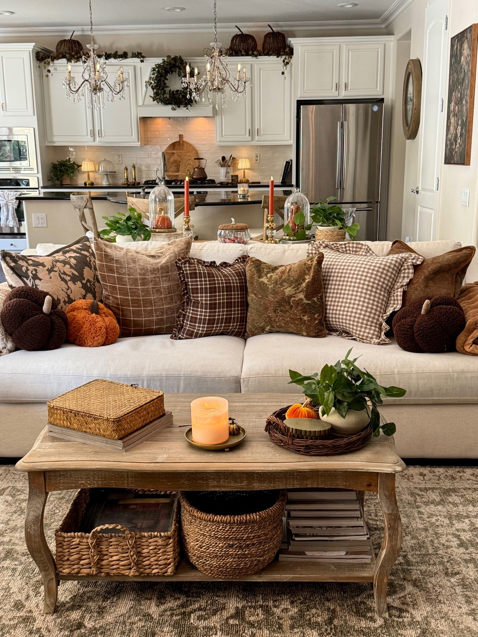 Fall pillows! Plaids, gingham, ruffles, velvet, pumpkin etc…

NOTE: Orange pumpkin pillow is from Target Dollar spot

#LTKHome