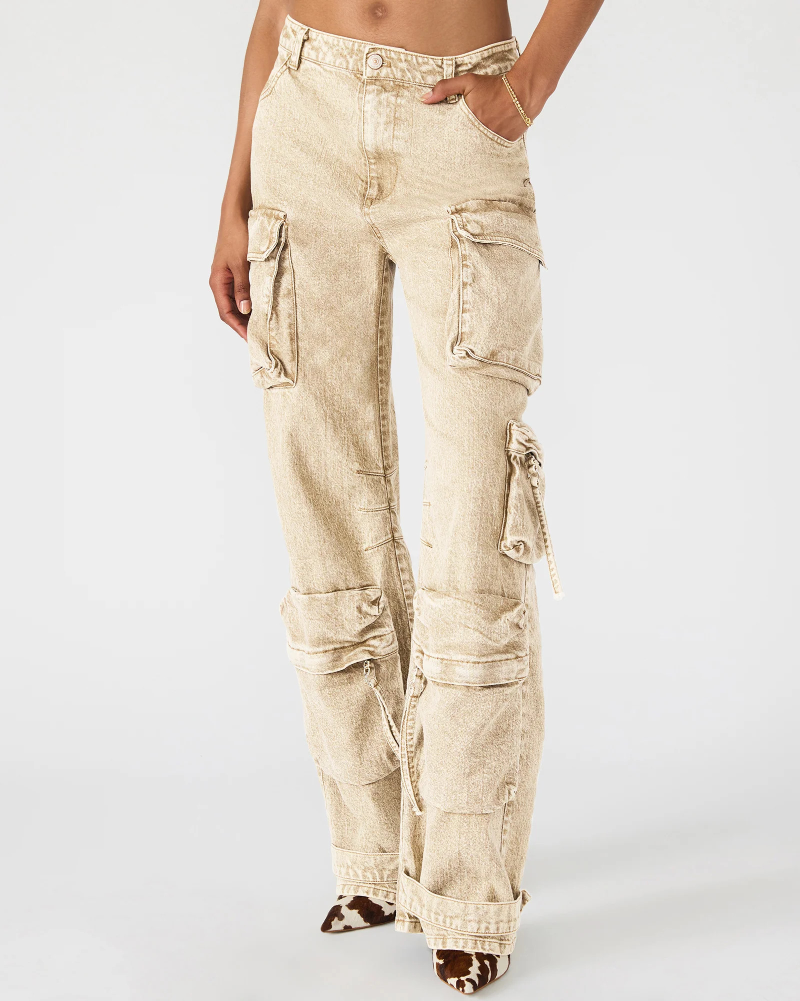 DUO Cafe Au Lait Women's Utility Cargo Pants | Steve Madden (US)