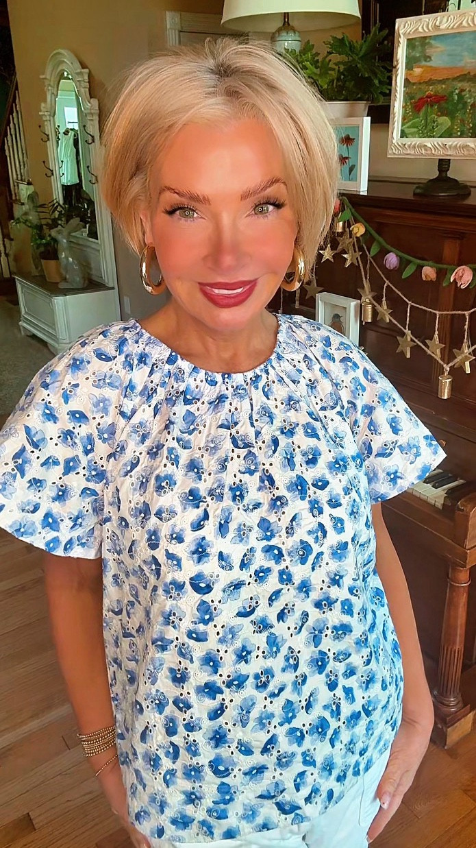 STOP. This Belk Doorbuster is too good.

Lightweight, flattering, and this blue floral just looks elevated without the price tag. The neckline gives you shape, the fit skims and doesn’t cling, and it’s one of those pieces you’ll keep reaching for.

Easy. Pretty. Done.

Wearing a medium.


#LTKSeasonal #LTKSaleAlert #LTKPlusSize