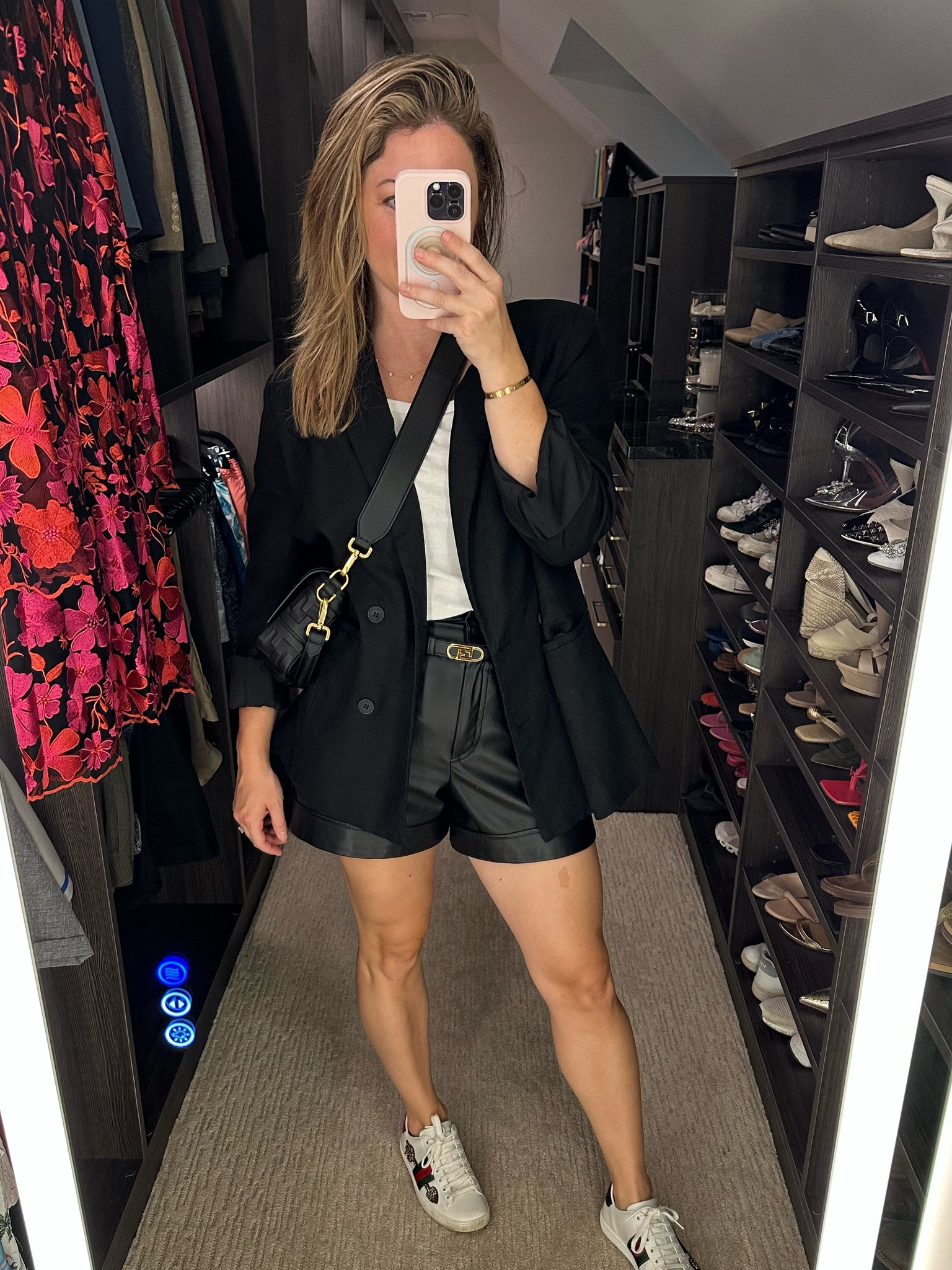 #gno outfit but make it with attitude 🥂🙌🏻

Belt, earrings, and bag are #fendi shoes are #gucci