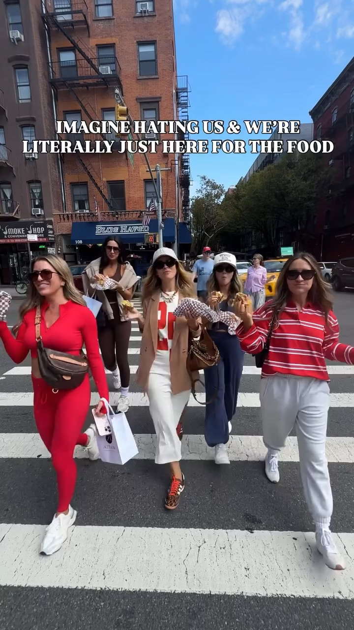 GLAMOROUS 🤣 Did we stand in line for way too long for these bagels? 🥯 yes, yes we did. It was 100% worth it 😆 @leonsbagelsnyc #bagels #nyc #nyfw #ltkxnyfw #ltktravel