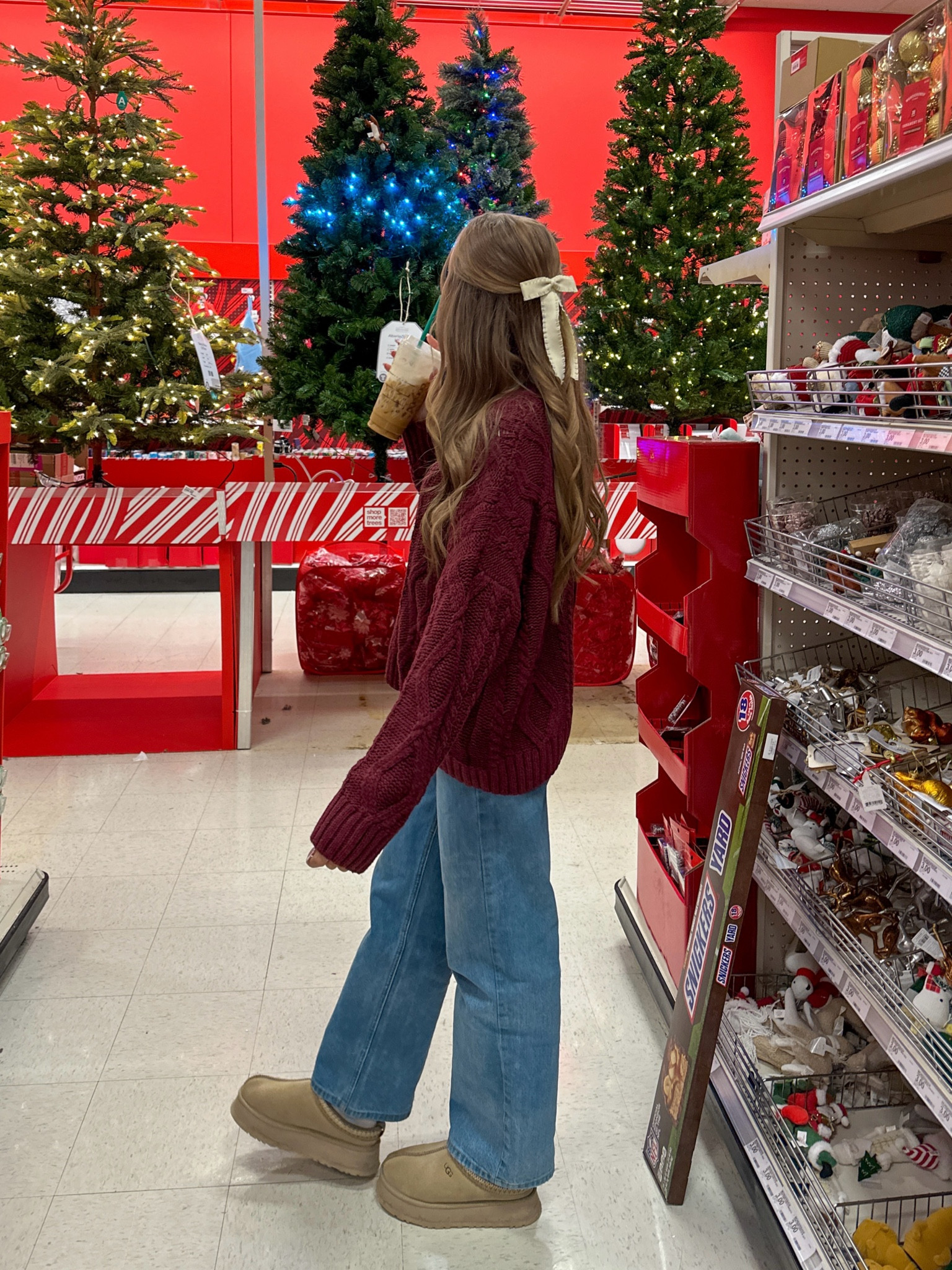 christmas decor shopping outfit! 🎄❤️✨

#LTKSeasonal