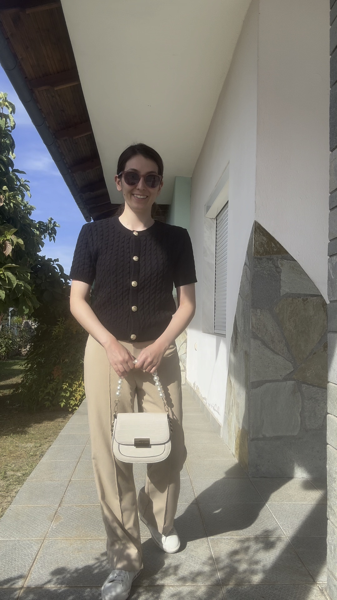 It’s so funny that the two days right after the wedding in Greece I simple gave up on getting ready 😂 I even skipped jewellery on both days! Literally said wear something other than you pjs and go!
On one of the days I didn’t want to make any effort regarding my outfit I chose a black short sleeve knitted cardigan, a pair of beige trousers, white sneakers and a white bag. A very simple autumn outfit that looks put together without an effort! I linked the exact top I’m wearing in a different colour because the black is unfortunately sold out at the moment ☺️

#LTKeurope #LTKautumn #LTKtravel