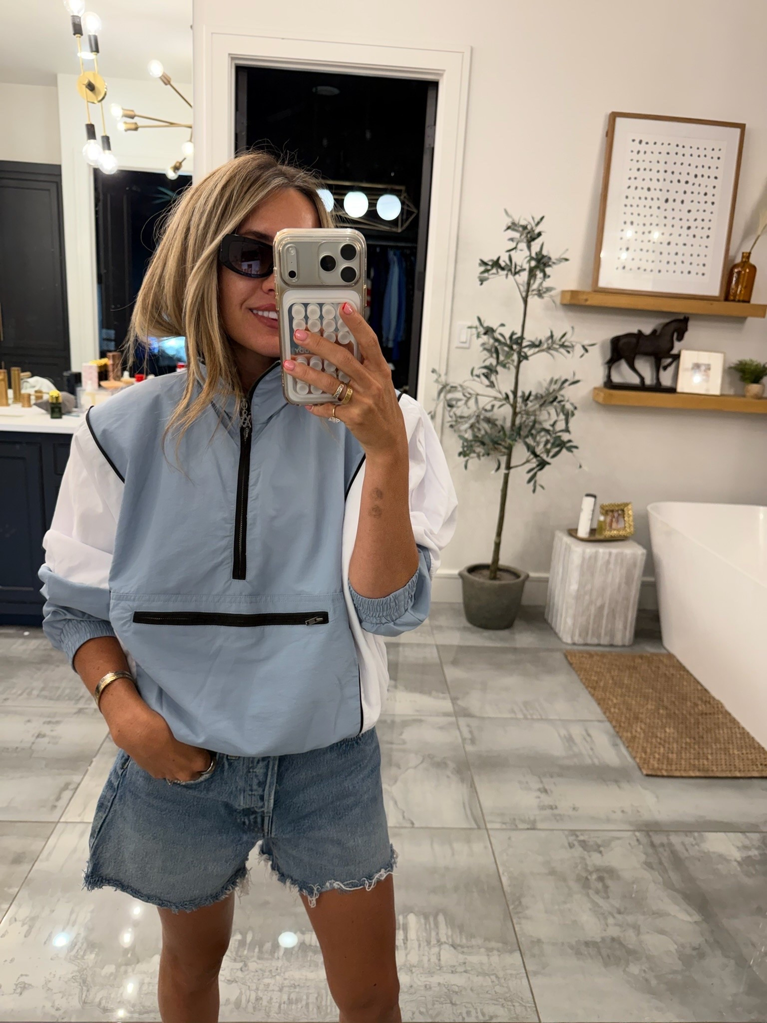 Boujee sports mom windbreaker

Sports mom, windbreaker, denim shorts, mom ootd

#LTKmomlife #LTKootd #LTKSeasonal
