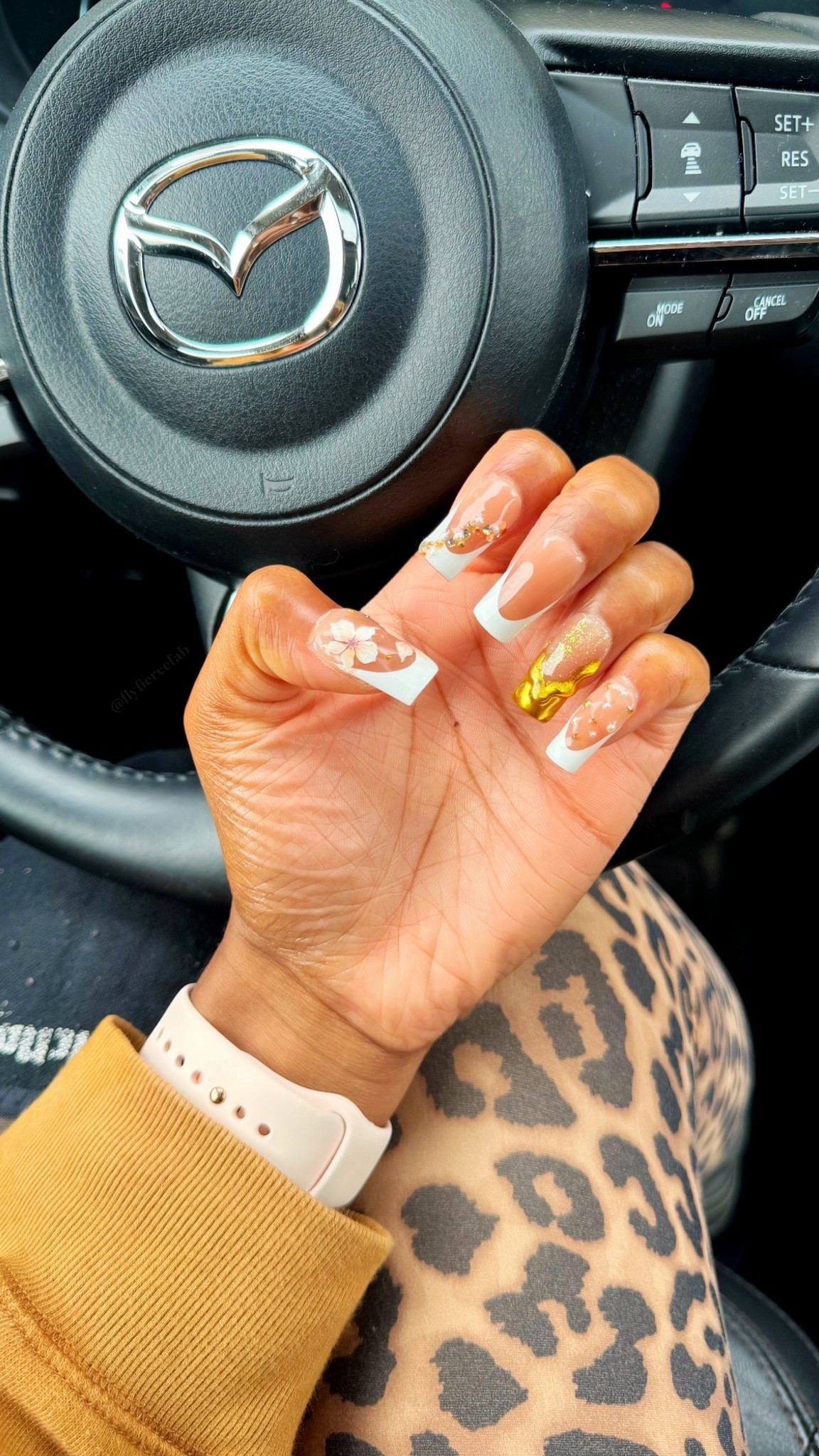 I wanted a cute white and gold French tip nail set last week, so I made these press on nails using my long square (modern french!) brown base BTArtBox nails.

I definitely want to practice the 3D gold chrome effect more, but this was a good first try lol.

I applied the tan flower nail stickers using the silicone UV light nail stamp, and it’s been so clutch for getting my nail stickers to lay flatter & last longer .

#LTKBeauty