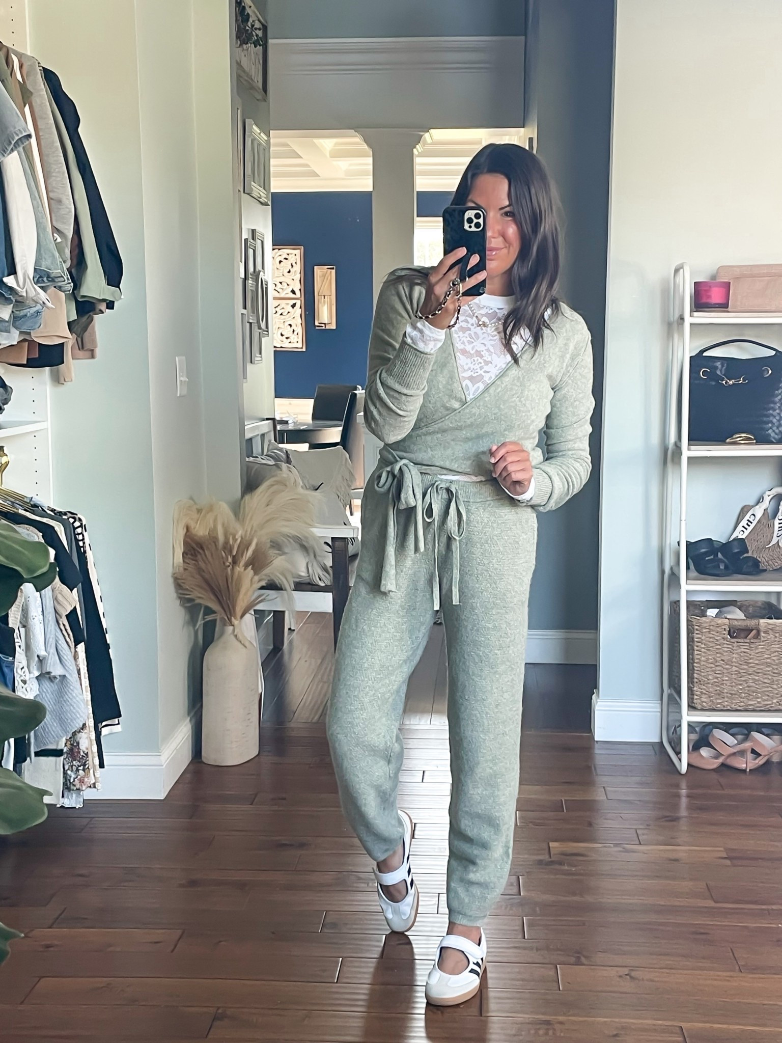 Aerie sale 
Elevated comfy 

#LTKSaleAlert #LTKOver40 #LTKFallSale