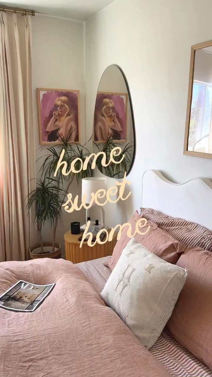Weekends spent here with an iced matcha and a cozy magazine browse are my favorite 🥰🍵 

 
 
 
 
 
#romanticizeyourlife #colorfulhome  #apartmentdecor #comfortcreator #apartmenttherapy