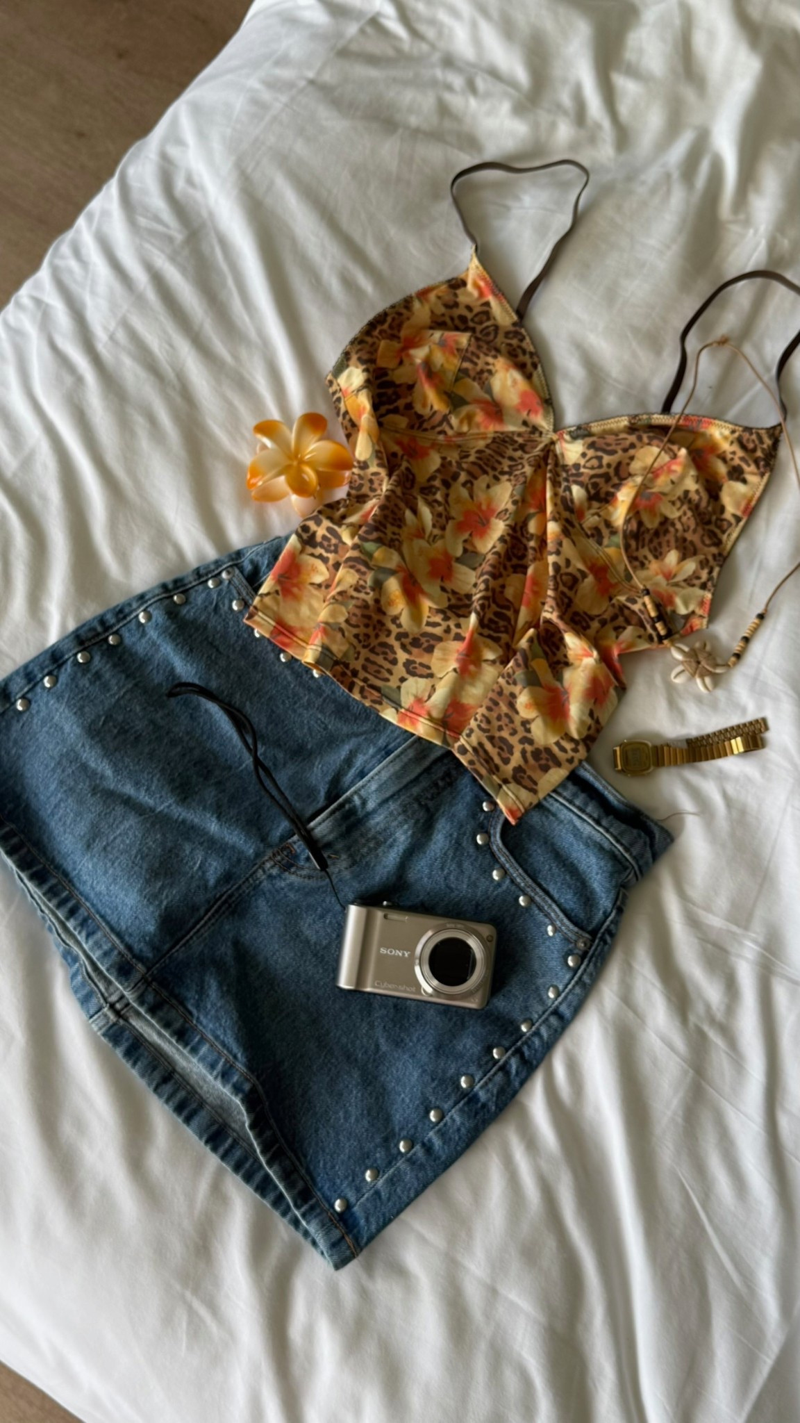 - out from under mindy leopard hibiscus top🐆🌺
- abercrombie denim studded mini skirt

#LTKgrwm #LTKootd