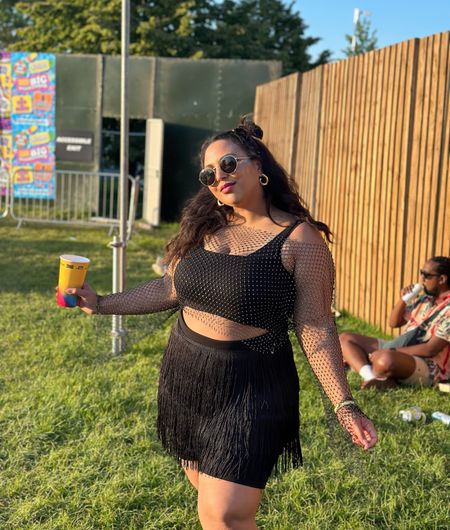 Best music festival look for curvy girls . Fringe skirt , fishnet mesh top with rhinestone detail and black top 

Code: SXYCurves151 on SHEIN for 15% off 

#musicfestivaloutfit #curvysummerlook #midsizesummeroutfit #curvyfashion #festivaloutfit 

#LTKcurves #LTKfit #LTKstyletip