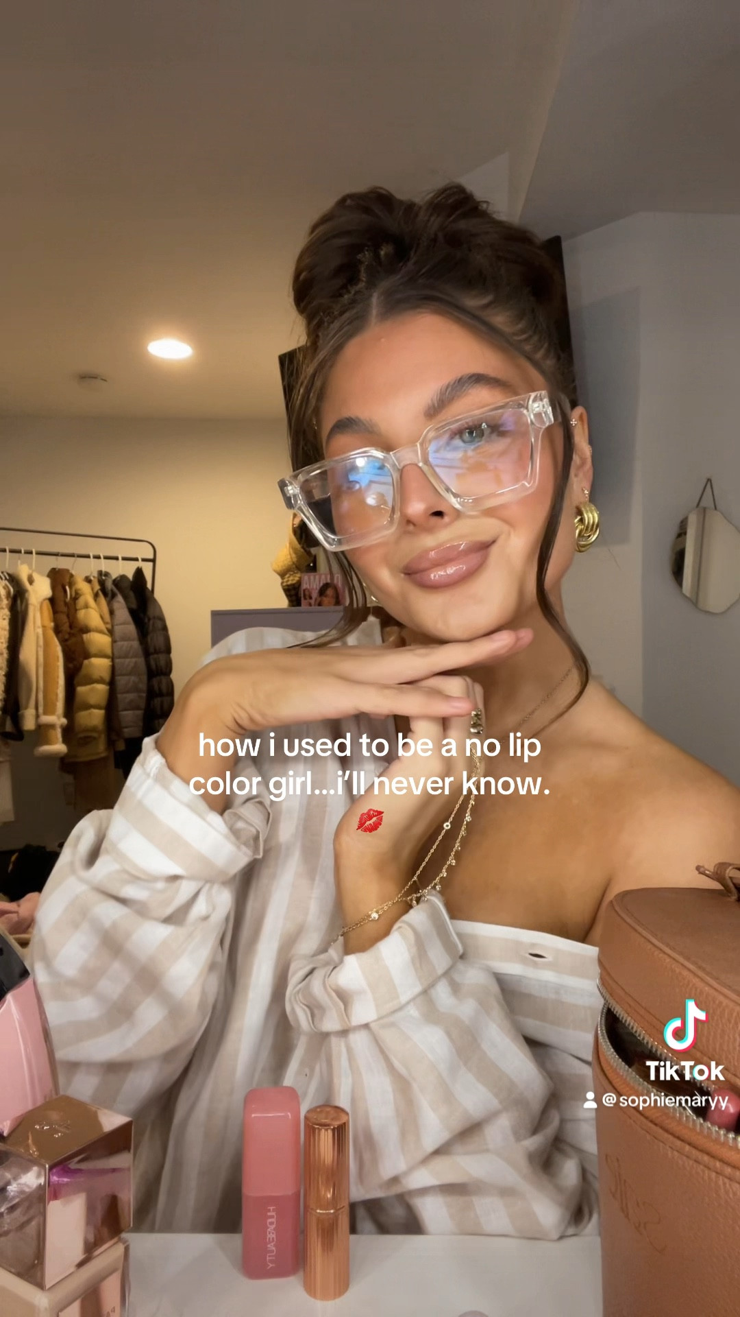 lip combo:
liner: Tease
lipstick: Kim K W
lip oil: Coconut Frost