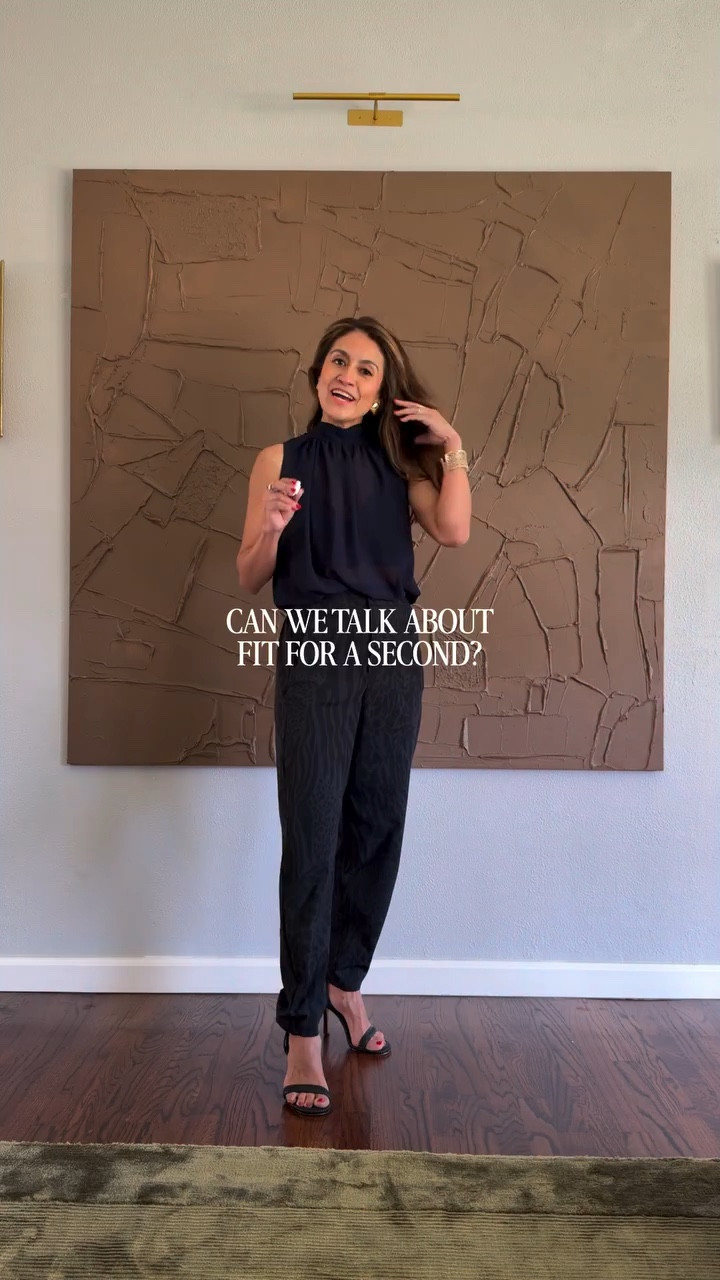 A fit that flatters without trying too hard 🖤💙

Skims. Doesn’t cling. Balanced from waist to hem.

That’s the kind of silhouette you just put on and go.

Comment “Outfit” for the link 🔗 to the full collection.

#ruti #petitestyle #petitefriendly #petitepowermove #ootdfashion