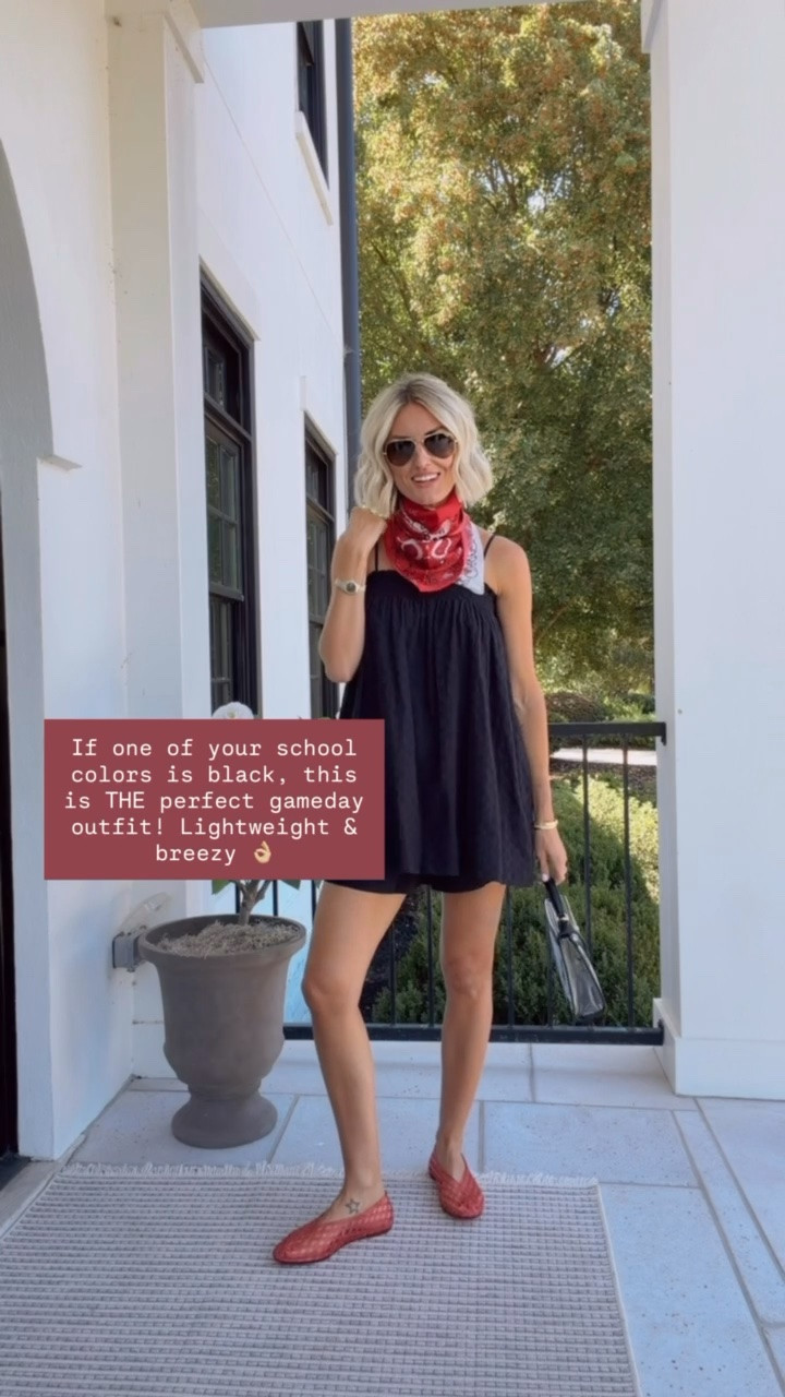 If black is one of your school colors, you need this set for game day! Super comfortable & perfect for those really hot games! Wearing XS!

Loverly Grey, Target, darling loungewear, game day outfit inspo, black set, matching set, college game day, Georgia game day