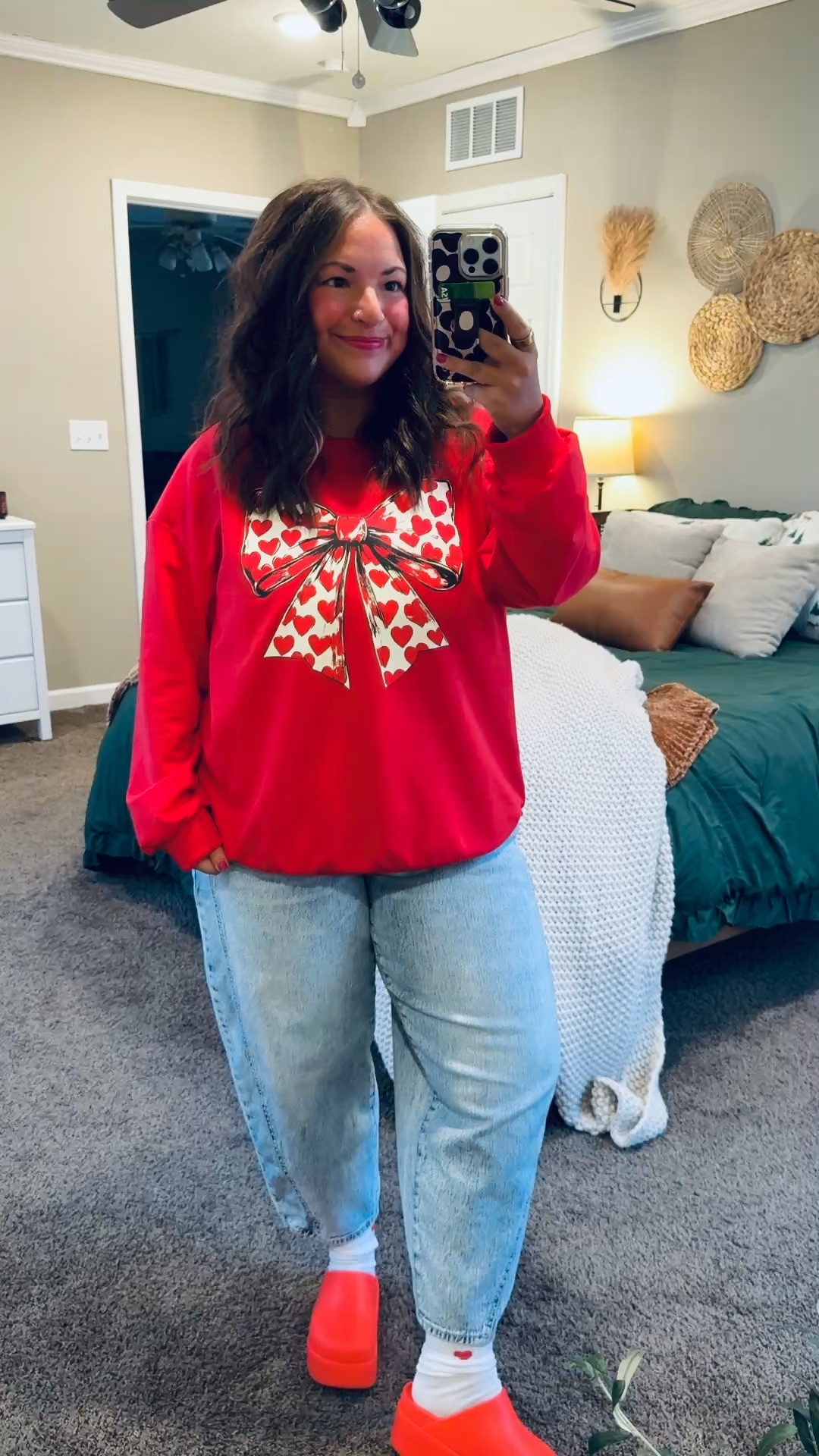 Valentine’s but make it cozy 💘🎀 This bow crewneck is comfy, cute, and classroom approved.

platform crocs: fit oversized // wearing a 2
jeans: fit true to size // wearing a 14
crewneck: fits true to size // wearing an XL 

 

#LTKootd #LTKSeasonal #LTKMidsize