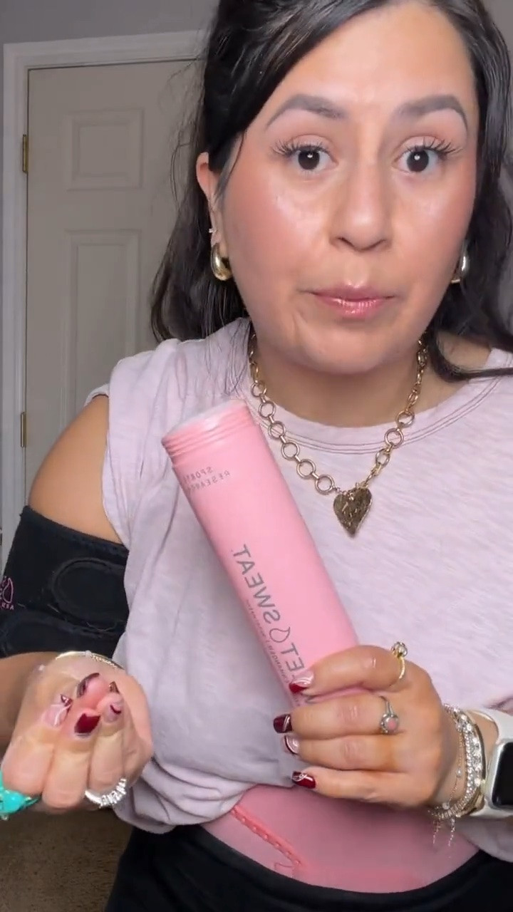 Arm trimmers are the hack to toning up your arms and making them sweat like never before! 

 #sweetsweat #sweetsweatarmtrimmer #armtrimmers #armfajas #tonearms #LTKselfcare #LTKActive #LTKU