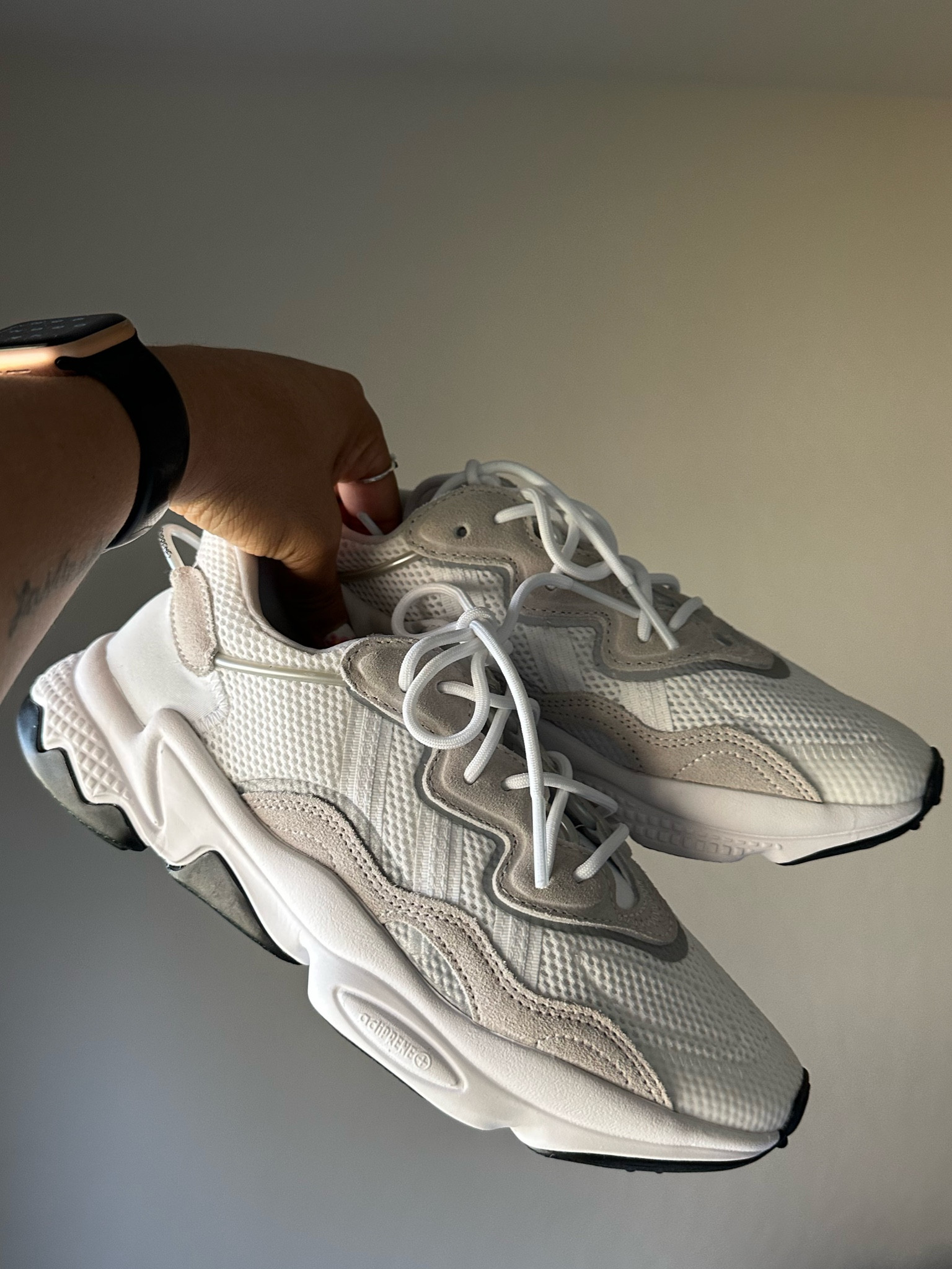 Finally got my hands on Ozweegos! Had to get a kids size - I'm an 8.5 W & this was my first time trying a kids size, I went w a 7 but could've fit into 6.5. Either way, they were SO comfy & CUTE 😍
