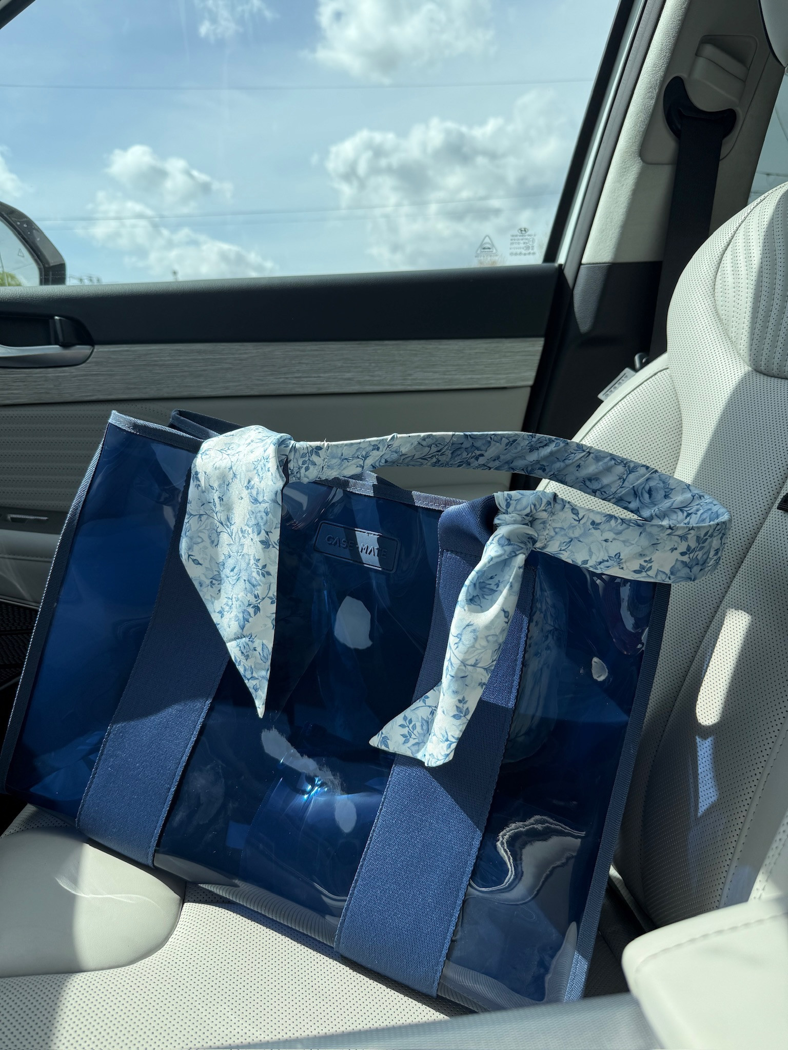 Love how lightweight & easy to clean this bag is!!

lightweight bags, clear totes, jelly tote bag, tote bag, beach bag, hallie ragan

#LTKmomlife #LTKselfcare #LTKTravel