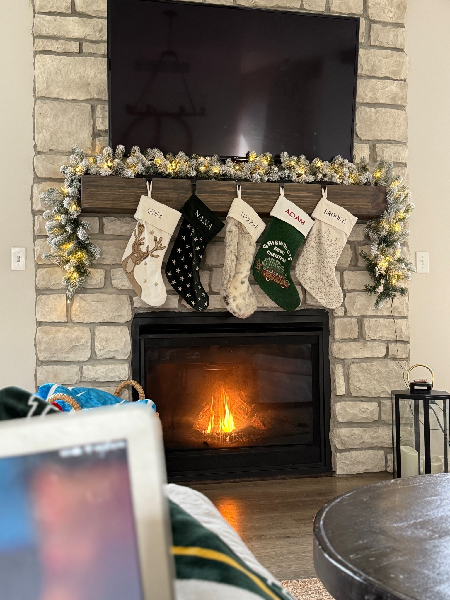 I love doing my admin work from the living room this time of year ❤️

#LTKHome #LTKHoliday #LTKSeasonal