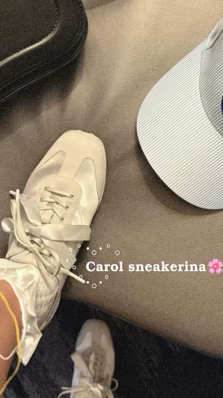@VIVAIA official | Meet my new everyday favorite the Carol Sneakerina 🩰🤍

Ballet flat elegance with sneaker comfort, YES please. 🫶🏻

#vivaia #joggersneakerina #vivaiasneakerina #casualsneakers #fashionugc