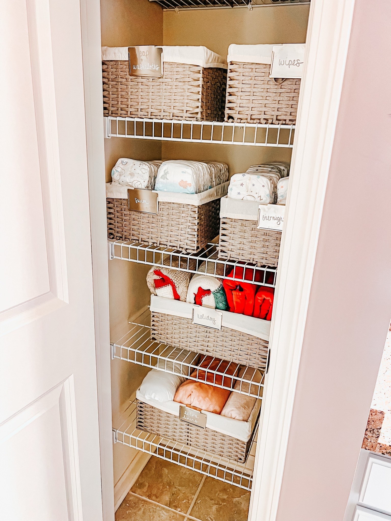 As organizers, our weeks look totally different from one to the next. Last we tackled several home refresh project for previous clients and had several donation runs. This week we are handling a couple moving projects for multiple families. 

Whatever stage you’re at in your life, having an organizer at your side can really keep things running smoothly and keep things calm 🏡🤍

#organizedbyjm #professionalorganizer #homeorganizer #organize #getorganized