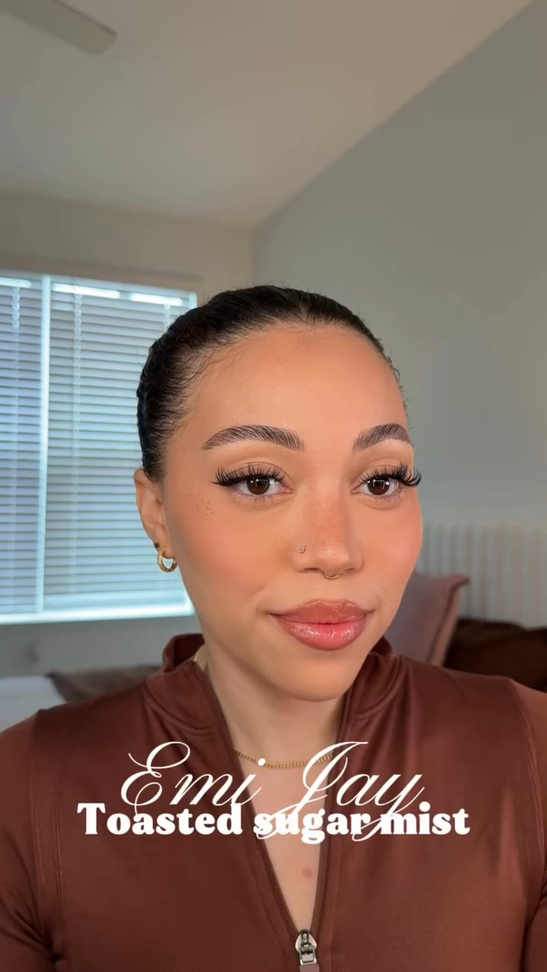 New @emijayinc toasted sugar mist. I’m over here smelling like a whole snack 🍬

#perfume #emijay #fragance #bodymist #fallfragrances #vanilla #explorepage✨