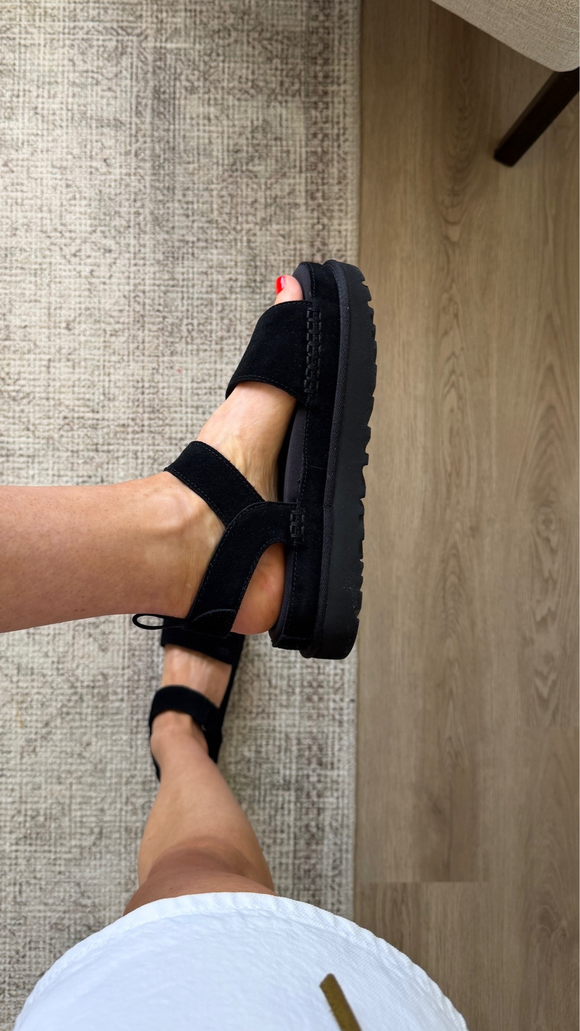 The Ugg Goldenstar sandal in black suede 


AD. @uggeurope