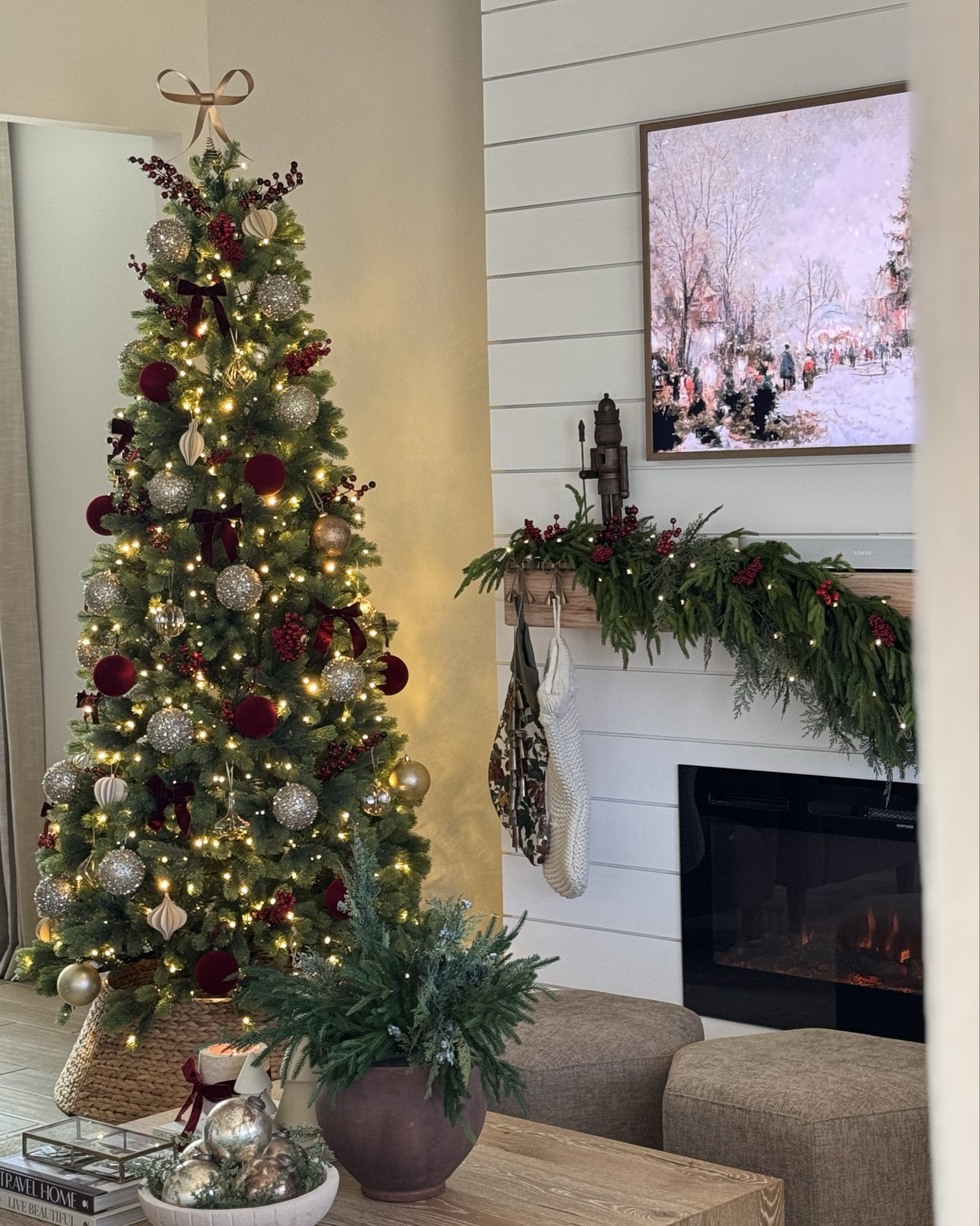 last year’s christmas decorations in the living room 2024

#christmasdecor #christmastree #christmas #holidayfinds #christmasinspo #kingofchristmas