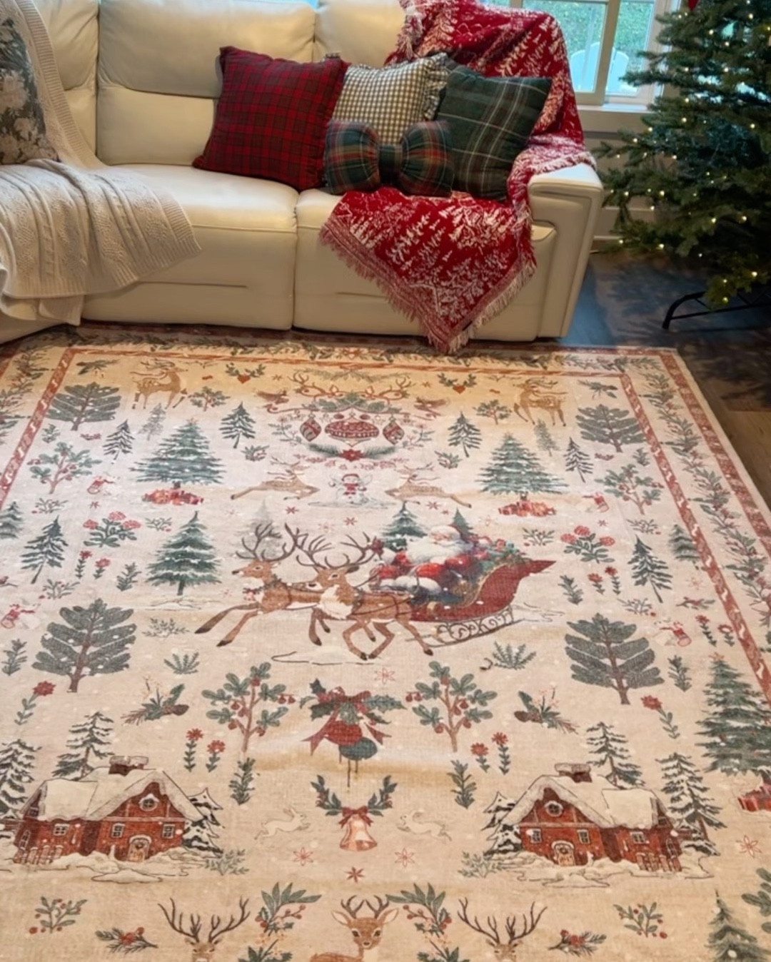 The prettiest  Christmas rug 