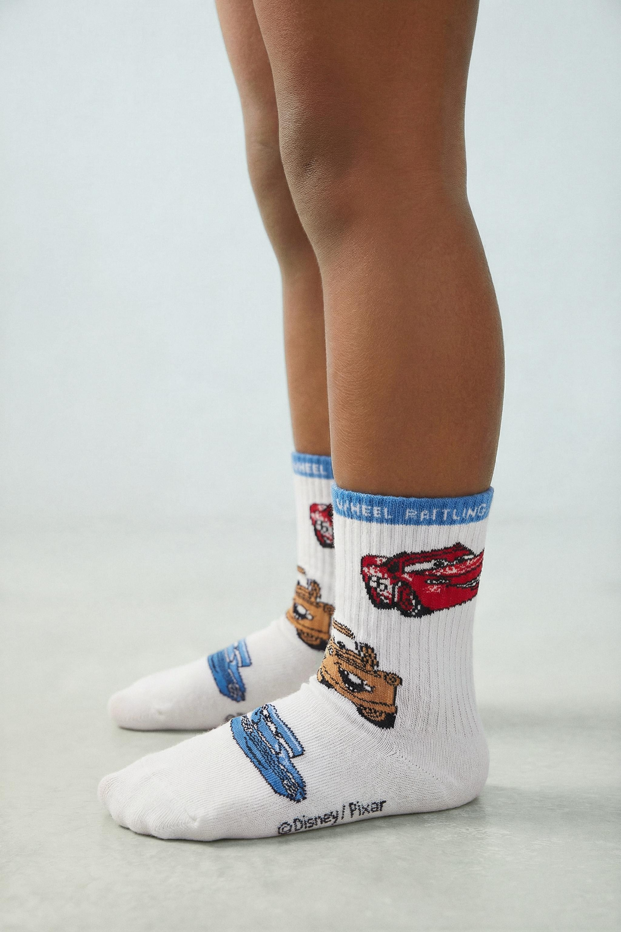 LOT DE DEUX PAIRES DE CHAUSSETTES CARS © DISNEY | Zara US